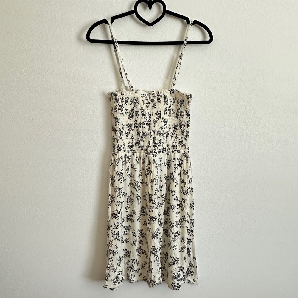 Roxy White Black Floral Smocked Mini Dress Size Various - Picture 2 of 9